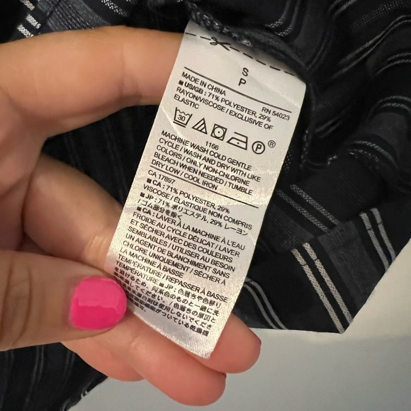 Banana Republic Striped Black and White Women's Top size S (F118) - Picture 4 of 7